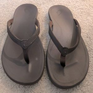 Women’s 10 OluKai new without tags brown flipflops